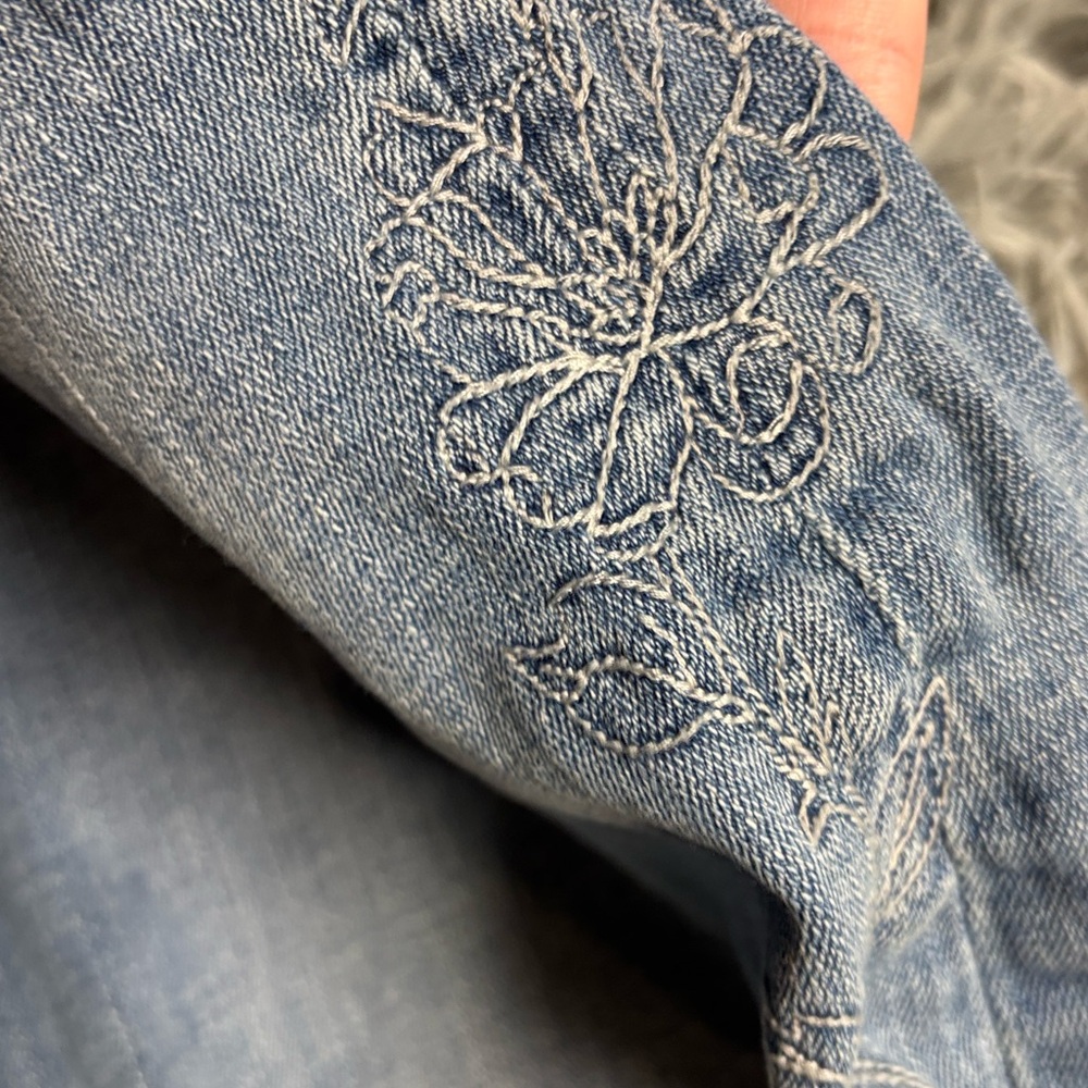 Y2K Levi's Classic Boot Cut Jeans with Embroidery - Picture 5 of 15